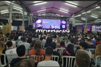 Talk of Youtubers Specialists in Education for Young People