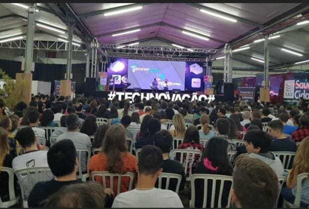 Talk of Youtubers Specialists in Education for Young People