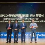 Medal winners from right to left: Momit Cool and Mybudget, CT Circuit Real-Time Monitoring Device for 154kV Transformer Protection System, 2. High Performance Measurement System for Location of Partical Discharge in GIS