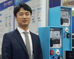Inventor: Regional Headquarters KEPCO North Gyeonggi Invention: ELectricity Vending Machine (Apparatus of Electric Circuit Selling) Nationality: Korean Inventor: Regional Headquarters KEPCO North Gyeonggi Invention: ELectricity Vending Machine (Apparatus of Electric Circuit Selling) Nationality: Korean