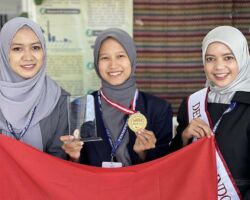 IFIA Best International Medal is Awarded to Putry Ranadani, Yasinta N.A, Wafa N.A, Febriansyah D.P from Indonesia for the invention ”Mycoremediation and Zeolite Filter with Sensor for Textile and Batik Wastewater Treatment” IFIA Best International Medal is Awarded to Putry Ranadani, Yasinta N.A, Wafa N.A, Febriansyah D.P from Indonesia for the invention ”Mycoremediation and Zeolite Filter with Sensor for Textile and Batik Wastewater Treatment”