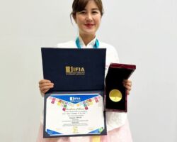 IFIA Medal Awarded to Shin Uniu ( Global K co., Ltd.), from South Korea, for the Invention “Beauty device”