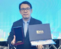 Assoc.Prof. Pairat Tangpornprasert Ph.D., Assoc.Prof. Chanyaphan Virulsri Ph.D., Pattarapol Yotnuengnit M.D., Asst.Prof.Thanyaporn Rakbangboon, Assoc.Prof.Dr.Nisarat Opartkiattikul M.D. from Chulalongkorn University and Sirindhorn School of Prosthetics and Orthotics, Mahidol University, Bangkok, Thailand for the Invention “IsPace Dynamic Foot for Active Lower Limb Amputee”