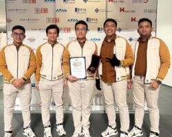 IFIA Best Invention Medal is Awarded to Amar Firmansyah, Skripsihana Ihtiarto, Saeful Sampe, Hadhiansyah Ilhami, Satria Mahardika Suryo Putra, Muchammad Ravi, Abdul Jalil, Adimas Prasetyaaji from Indonesia for the Outstanding Invention “Enhancing Refinery Performance Through Re-configuration of Naptha Hydrotreating Reactor and Antifoulant Optimization in Pertamina Dumai Refinery”